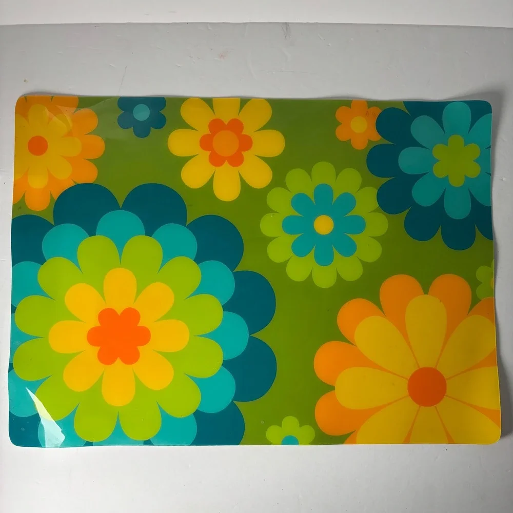 Retro Groovy Floral Daisy Placemats Set of 4 13x18 Green Blue Plastic  Flower